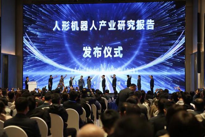 蓝思科技携十余款机器人亮相中国机器人学术年会